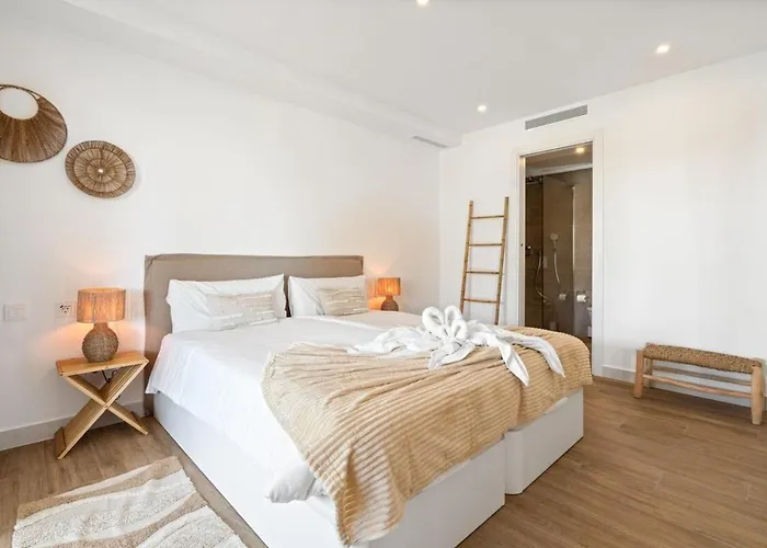 Al4-2006 - - Alcazaba Lagoon Apartment